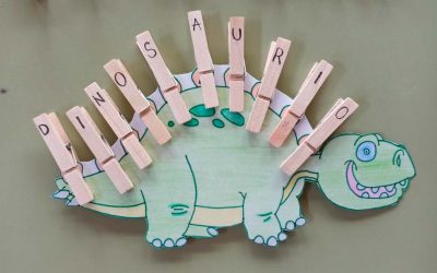 PICOS DE DINOSAURIOS DE LETRAS
