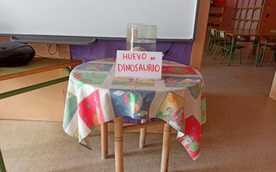 ¡UN HUEVO DE DINOSAURIO!